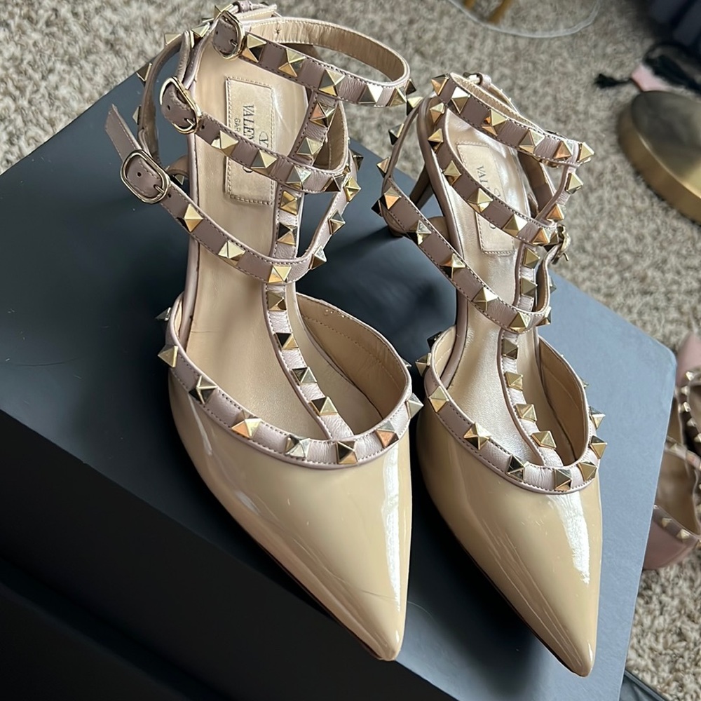 Valentino Rockstud Kitten Heels Nude in Patent Leather Size 38
